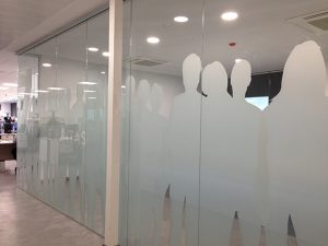 Decoración en oficinas con vinilo al ácido