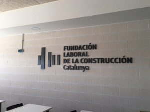 Logotipo letras y piezas corpóreas metacrilato Fundación Laboral