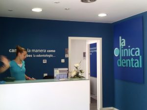 Letras corpóreas Clinica dental