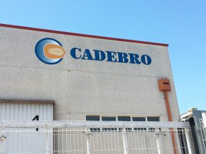 Rótulo de aluminio Nuevas instalaciones CADEBRO