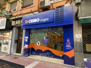 Forrado y rótulos luminosos de VIAJES CEIBO