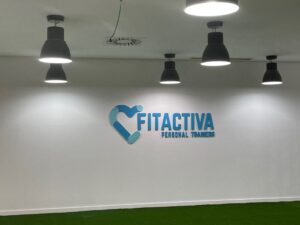 Rótulo corpóreo logotipo FIT ACTIVA Bretón, Zaragoza.