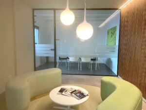 Rotulación de oficinas con vinilo al ácido traslúcido