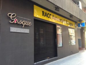 Rótulo metacrilato RAAC Autoescuela Zaragoza